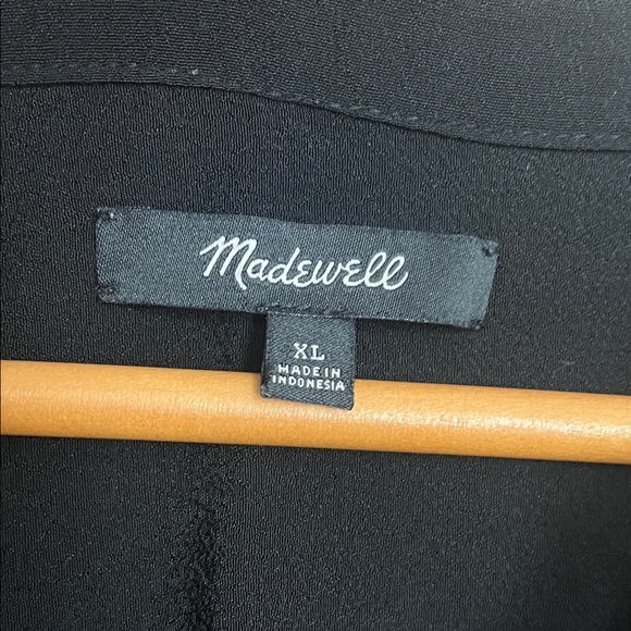 Madewell Classic Black Top - Picture 2 of 2